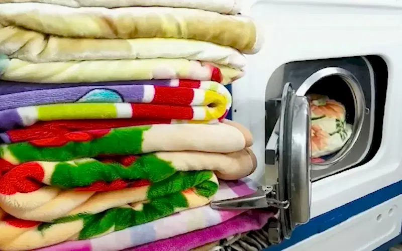 Uşak Yatak Yorgan Battaniye Yıkama Temizleme, Beta Halı Koltuk Yıkama, Uşakta yataklarınızın, yorganlarınızın ve battaniyelerinizin tertemiz ve hijyenik bir şekilde yıkanmasını mı istiyorsunuz? O zaman Uşak Beta Yatak Yorgan Battaniye Yıkama firmamızı arayın.